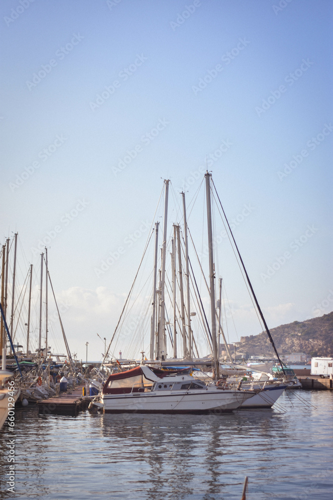 Barcos en el puerto de Cartagena, Murcia