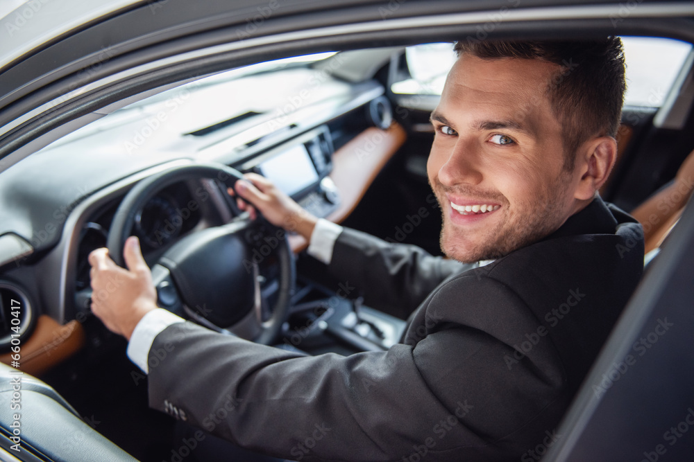 Obraz premium Visiting car dealership