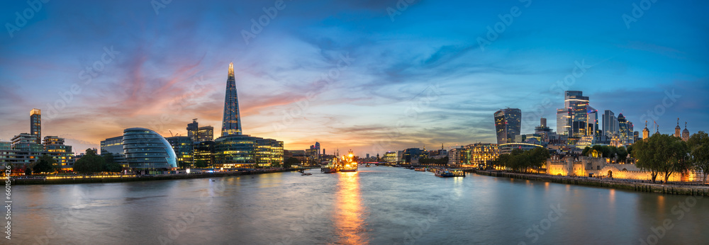London Cityscape panorama at sunset - obrazy, fototapety, plakaty 