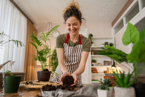 Papier peint woman gardener florist take care grow cultivate plants at home