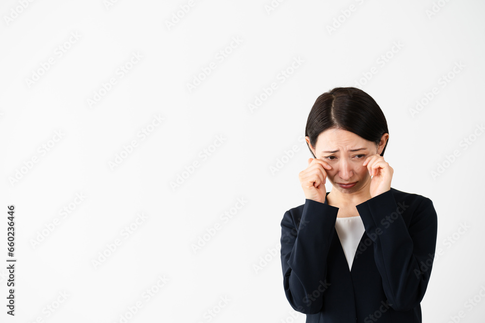 ビジネススーツを着ている若い女性 ビジネスイメージ ビジネススーツを着ている若い女性 ビジネスイメージ