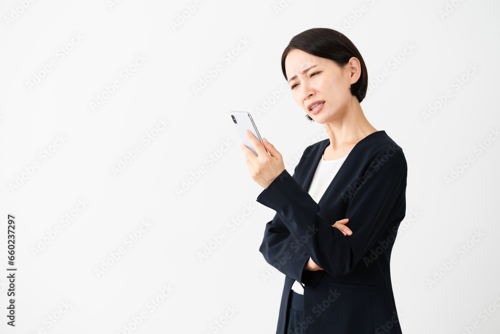ビジネススーツを着ている若い女性 ビジネスイメージ ビジネススーツを着ている若い女性 ビジネスイメージ