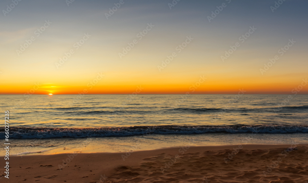 秋の夕焼け風景（Autumn sunset）- 海岸（Beach）