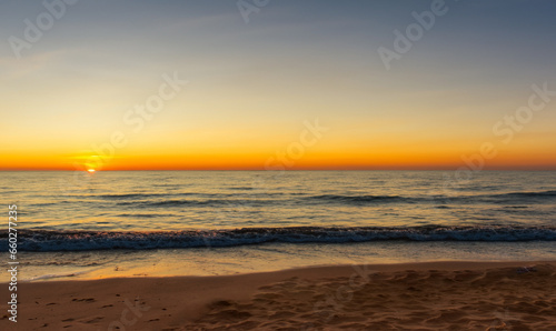 秋の夕焼け風景（Autumn sunset）- 海岸（Beach）