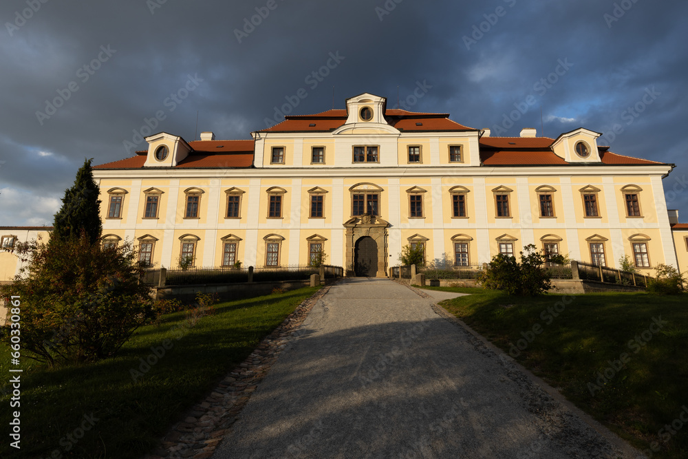 Fototapeta premium Baroque castle at sunset