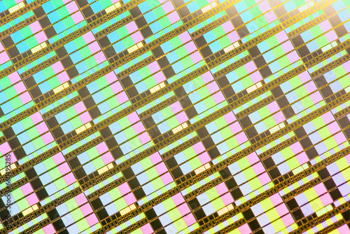 Foto A pattern of microprocessor circuits on a silicon wafer