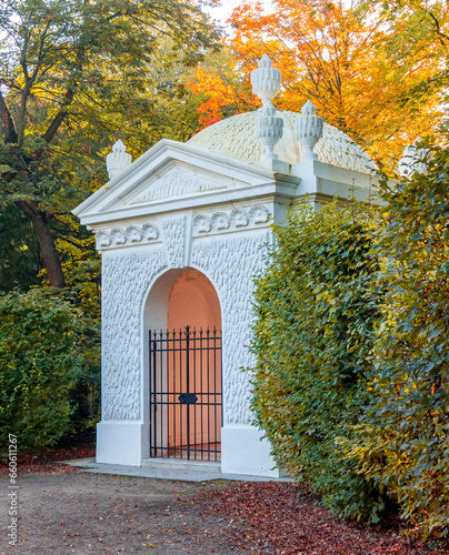 Schoner brunnen (beautiful fountain) pavilion in Schonbrunn park, Vienna, Austria photo