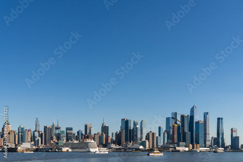 New York City skyline from New Jersey over the Hudson River with the skyscrapers of the Hudson Yards district at day time. Manhattan, Midtown, NYC, USA. A vibrant business neighborhood © VideoFlow
