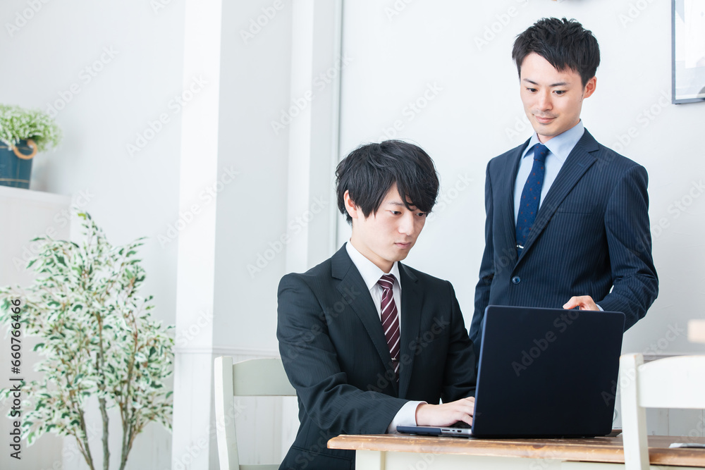 Obraz premium Ludzie biznesu pracujący w biurze