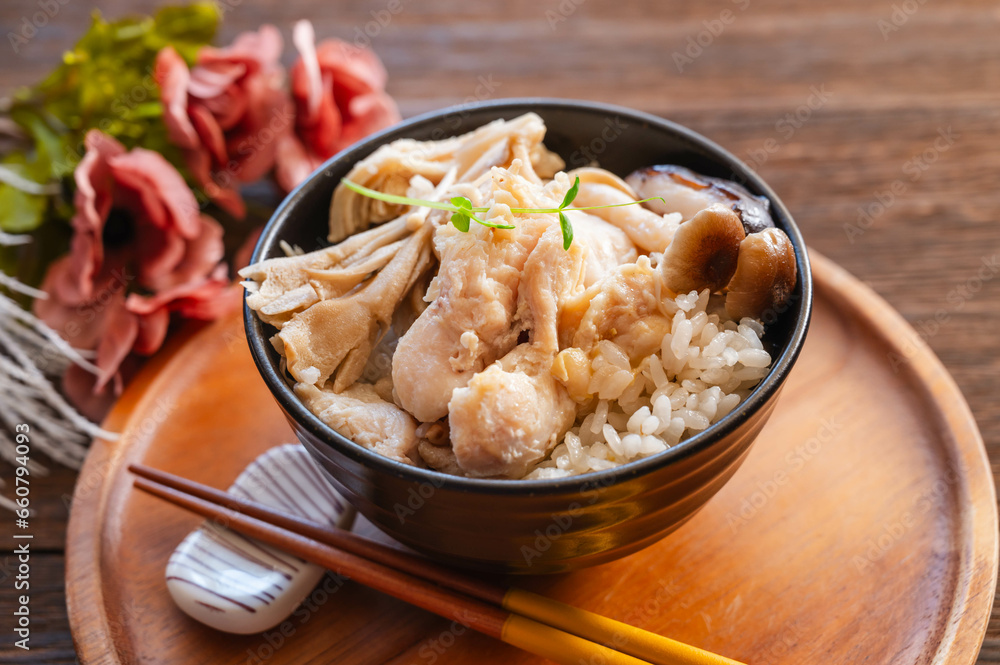 鶏ときのこの炊き込みご飯 鶏ときのこの炊き込みご飯