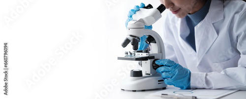 Foto Scientist in a laboratory microscope with microscope slide in hand