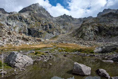 Paysage de montagne autour du refuge de Nice dans le Parc National du Mercantour en été en France dans les Alpes-Maritimes