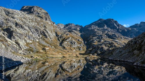 Paysage de montagne dans le Massif du Mercantour autour du Lac de la Fous en France en été dans les Alpes-Maritimes