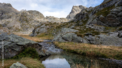 Paysage de montagne autour du refuge de Nice dans le Parc National du Mercantour en été en France dans les Alpes-Maritimes