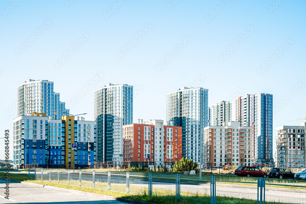 Obraz premium New apartment building of modern architecture. Modern residential quarter of the city. Development, construction, housing concept.