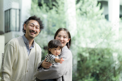 Canvas Print Autumn/Winter image of a happy Asian family Looking to the future