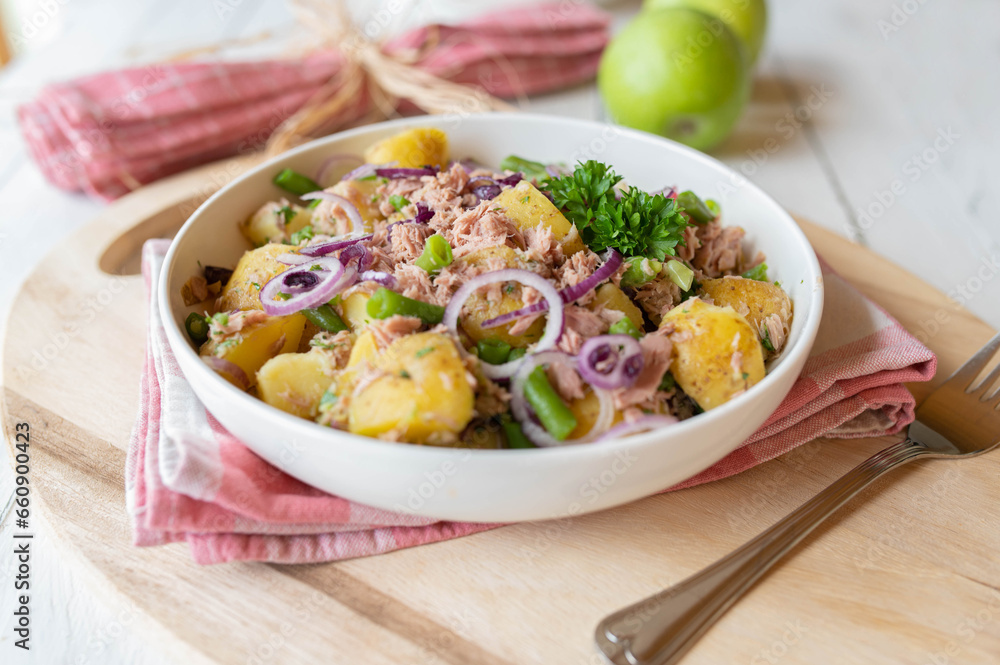 Healthy tuna salad with potatoes, green beans and red onions, Marinated with olive oil, lemon juice and herbs. Healthy tuna salad with potatoes, green beans and red onions, Marinated with olive oil, lemon juice and herbs.