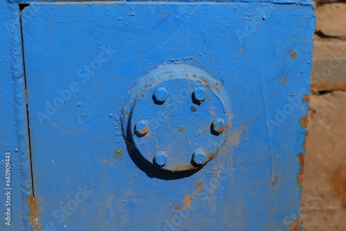 Round blue sheet metal and six screws © andsy