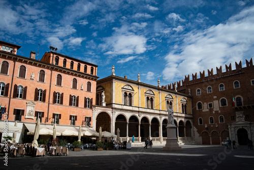 Fototapeta Naklejka Na Ścianę i Meble -  cityscape in Verona, Italy., streets and monuments