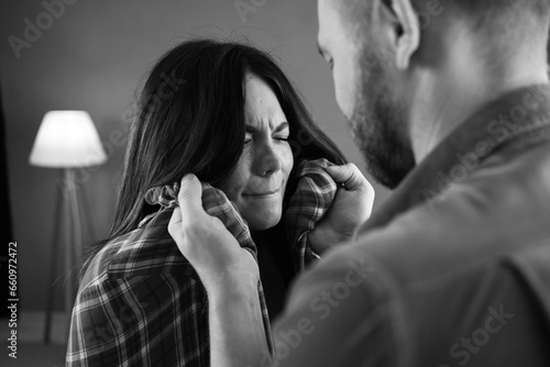 Εκτύπωση καμβά Family violence problem concept