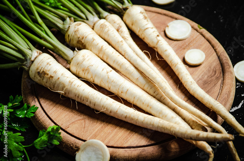 Photos Fresh parsley root .