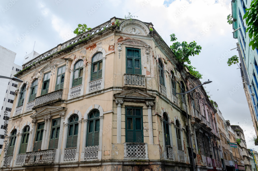 Fototapeta premium View of the facade of old buildings in the Comercio neighborhood in the city of Salvador in Bahia.