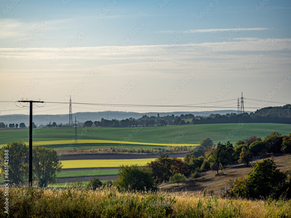 Strommasten im Feld Strommasten im Feld