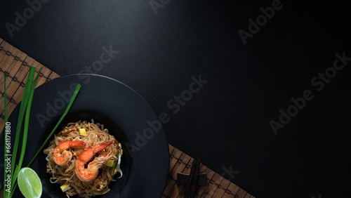 Free picture of black ceramic bowl with food