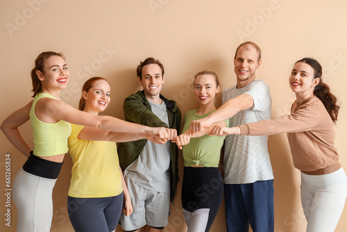 Group of sporty young peopl...