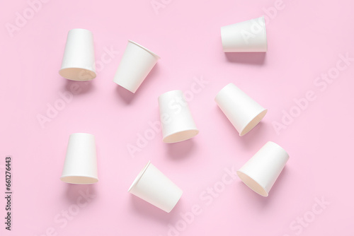 White takeaway paper cups on pink background