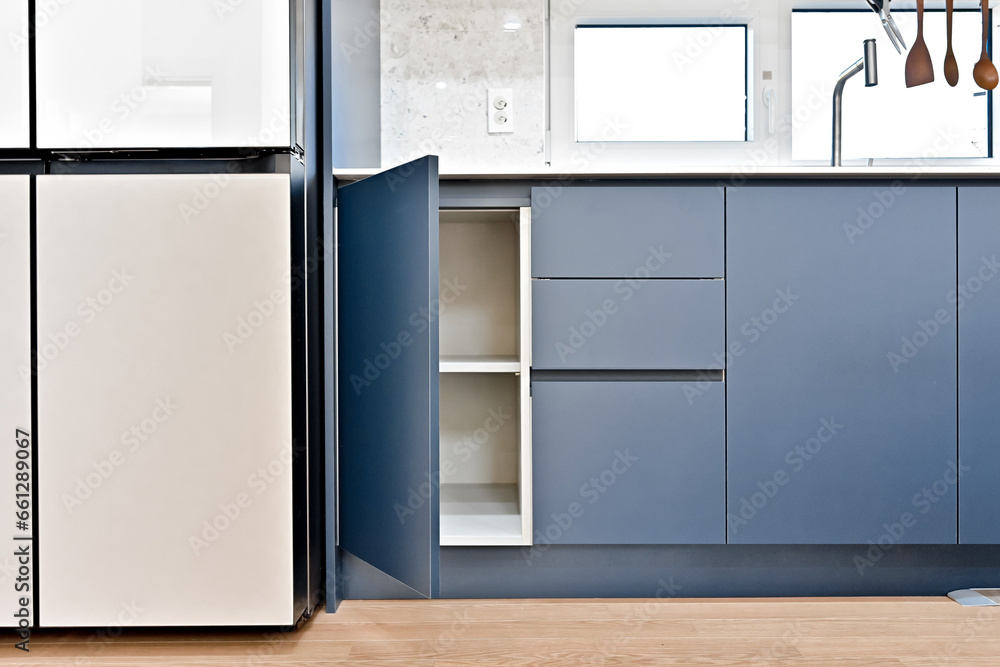 Fototapeta premium Kitchen cabinets should be high at the top and bottom to make it easier to store items