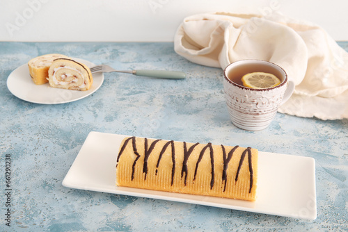 Delicious swiss roll cake w...