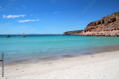 Fototapeta Naklejka Na Ścianę i Meble -  White beach and bright blue sky Isla Espiritu Santo, Baja California Sur, Mexico
