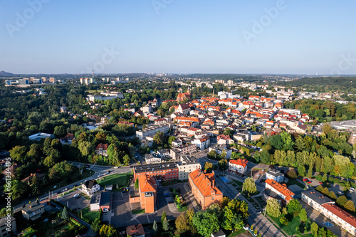 Miasto Wodzisław Śląski na Śląsku w Polsce, panorama jesienią z lotu ptaka w bezchmurny dzień