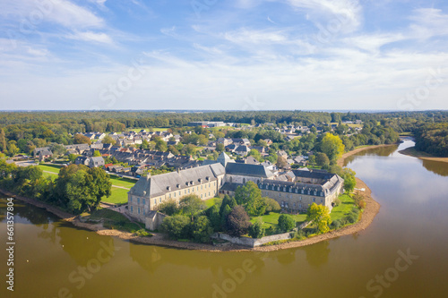 abbaye devant l'etang de Paimpont en foret de Brocéliande en Bretagne, vue aérienne drone avec le village de Paimpont en arrière plan