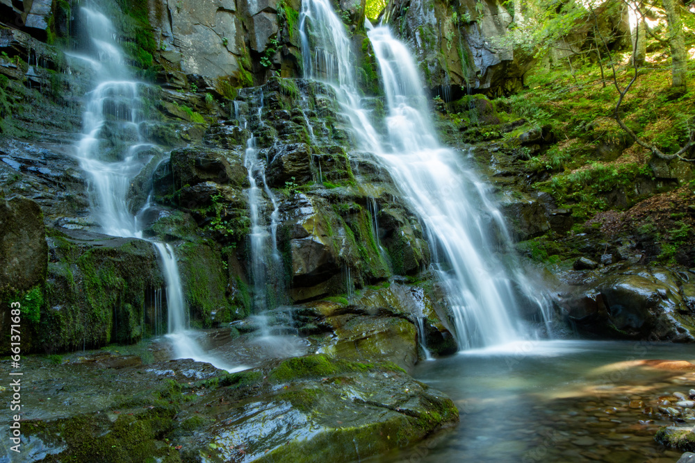 Obraz premium dardagna waterfalls regional park corno alle scale bologna