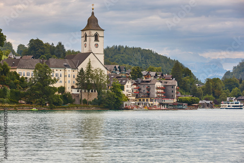 Obraz na płótnie St. wolfgang im salzkammergut village, mountains and lake. Austrian attraction w salonie