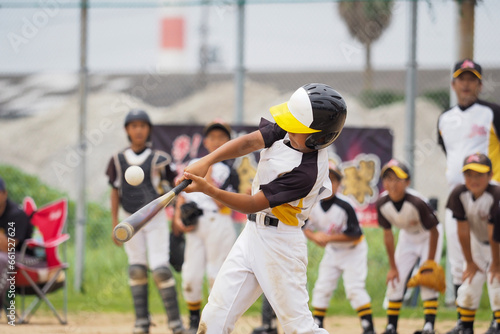 左バッターの打撃（少年野球） photo