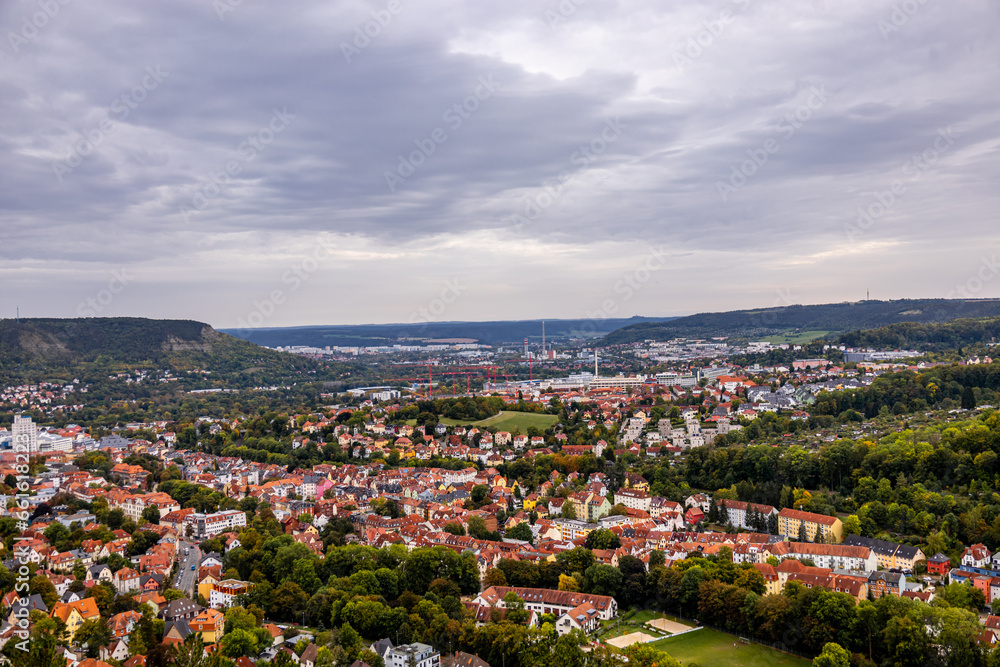 Fototapeta premium Schöne farbenfrohe Herbstwanderung über die Saale-Horizontale bei Jena - Thüringen - Deutschland