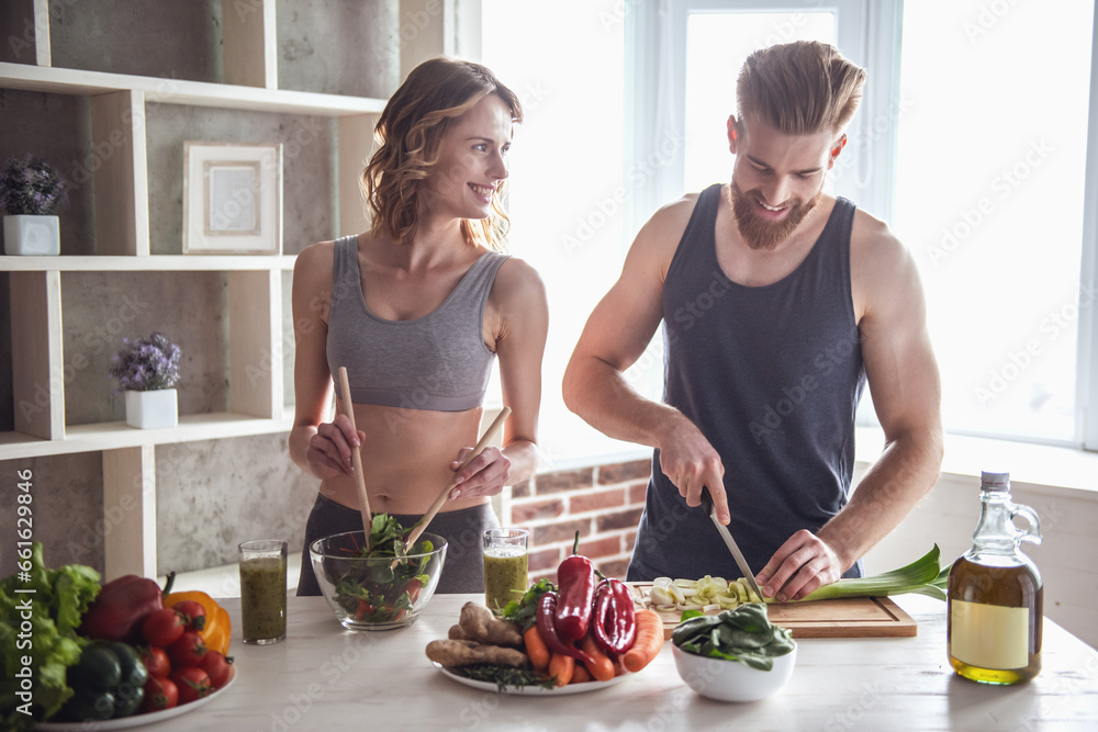 Couple cooking healthy food - obrazy, fototapety, plakaty 