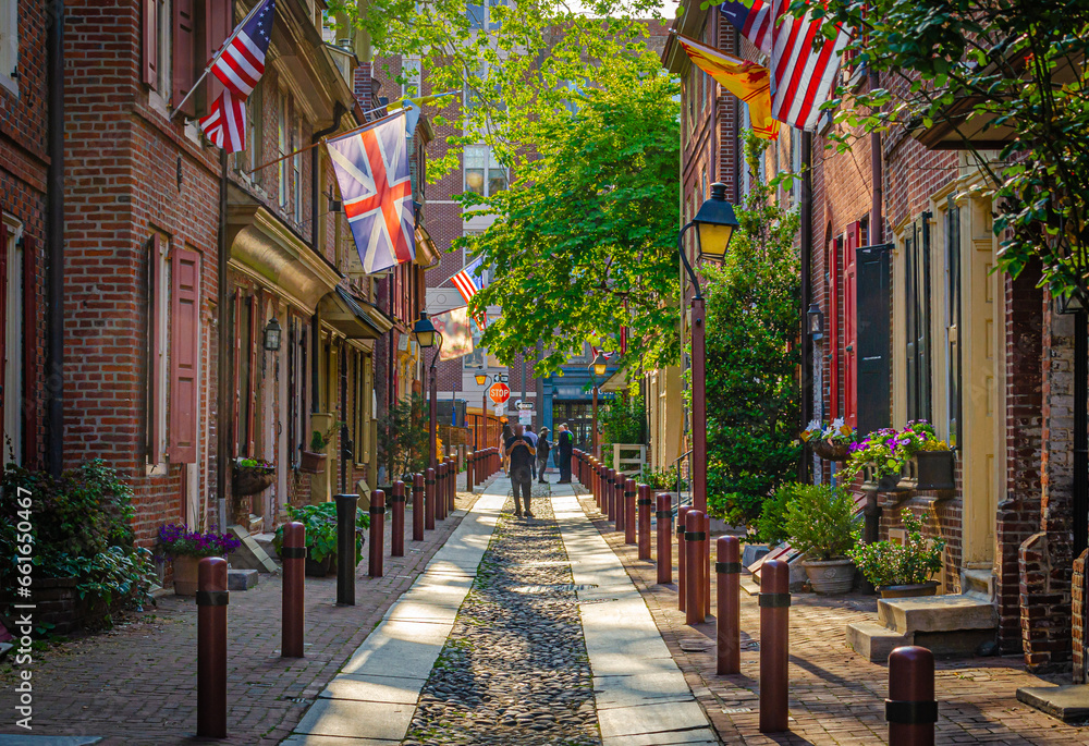 Elfreth's Alley in Philadelphia im Sommer