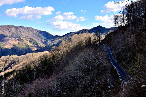 道志山塊の御正体山より赤岩と今倉山と岩下ノ丸を望む
 photo