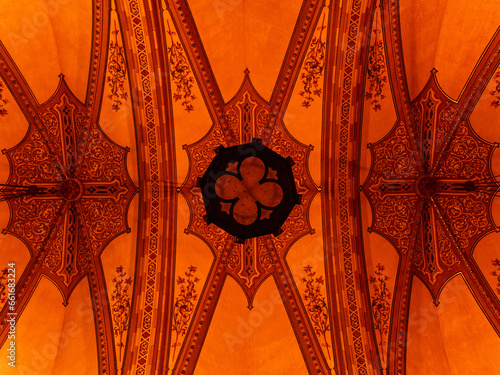 CHURCH ROOF SIMmETRY