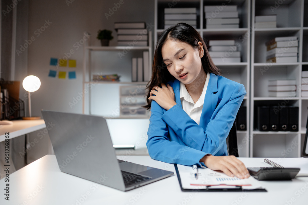 Asian women are stressed and tired from long hours of work, and businesswomen work hard causing office syndrome that often occurs in working people. The concept of office syndrome. Asian women are stressed and tired from long hours of work, and businesswomen work hard causing office syndrome that often occurs in working people. The concept of office syndrome.