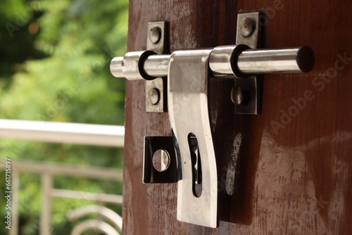 Obraz na plátne A Closeup shot of an Indian door lock with background blur