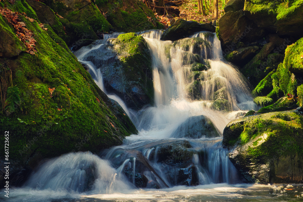 Obraz premium Waterfall in the Mountains - Beautiful - Green - Cascade - Wallpaper - Background - Colorful - Lush - Rocks - Flowing - Water - Smooth - Scenic - Autumn - Woods