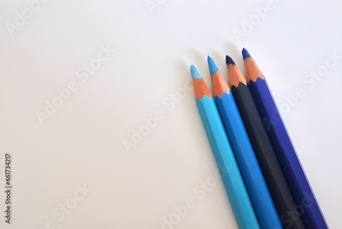青系の並んだ水彩色鉛筆