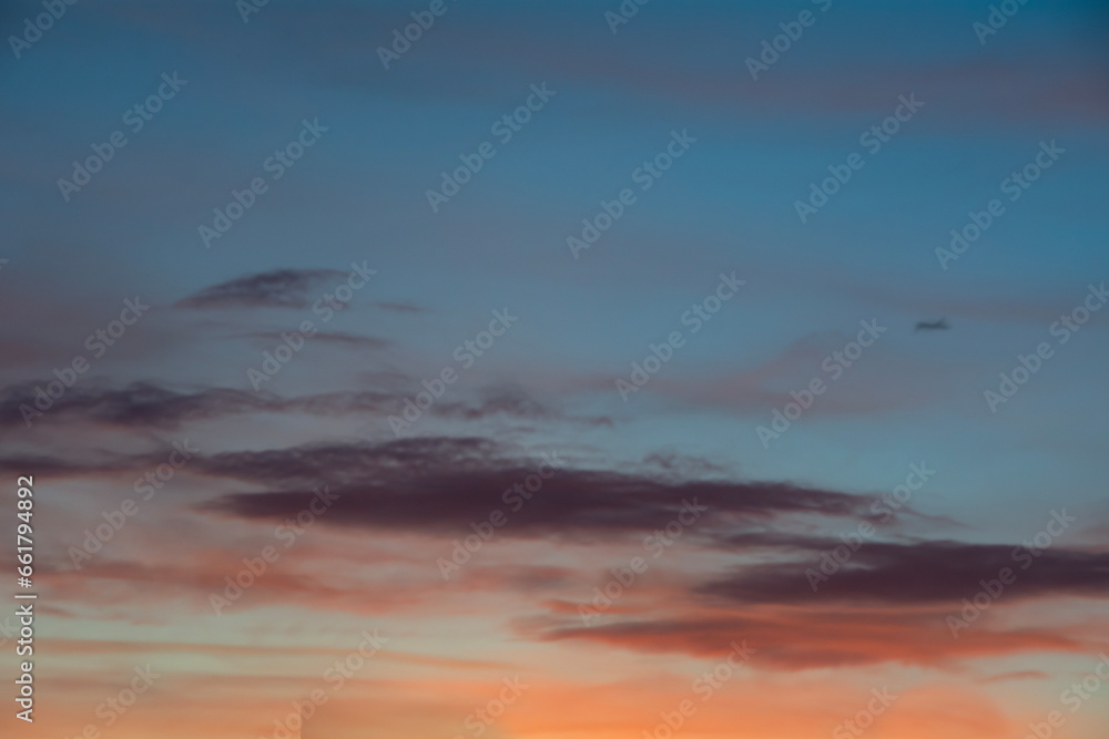 Obraz premium Colorful sunset in the evening sky.