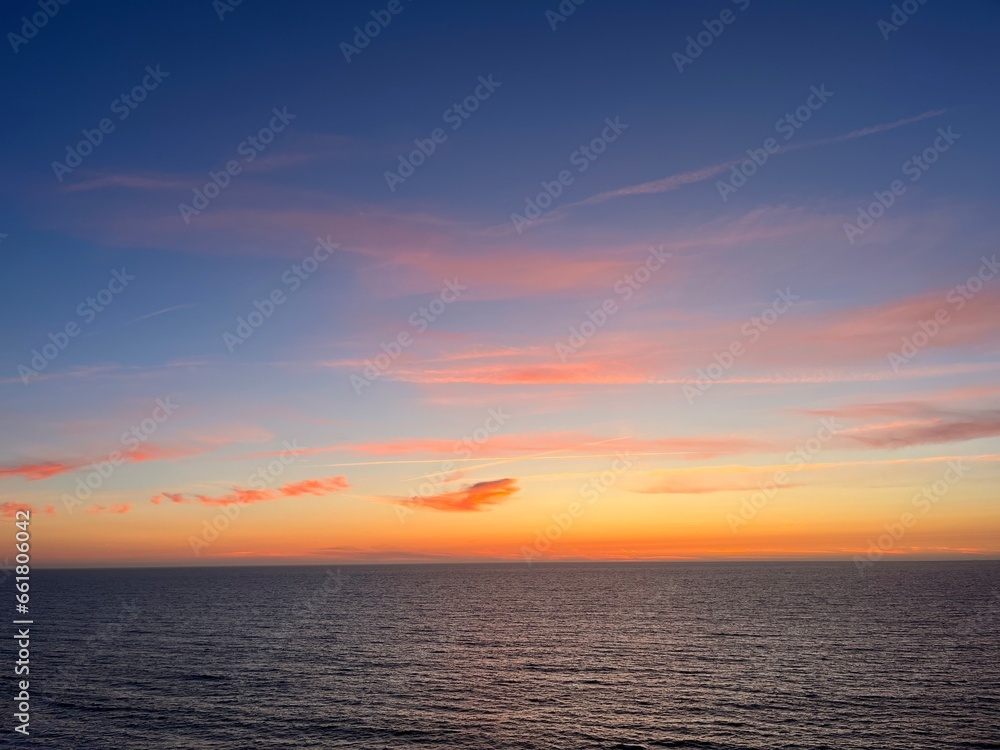 Fototapeta premium Beautiful purple ocean view, sky after the sunset, pink clouds, sea horizon, ocean coast 