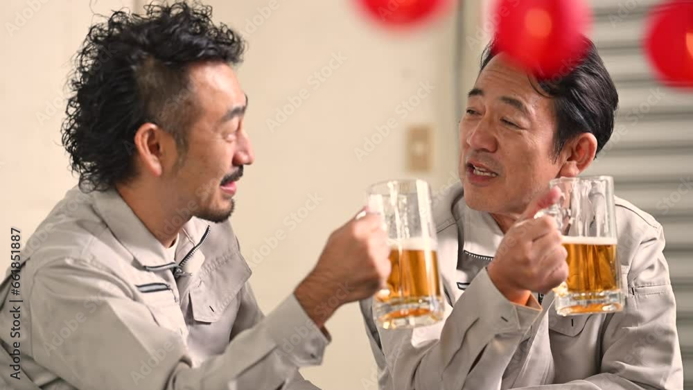 Video of workers drinking beer, getting drunk and bitching. Good job~! Happy Japanese men in Video of workers drinking beer, getting drunk and bitching. Good job~! Happy Japanese men in